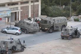 الاحتلال يفتش كاميرات المحال التجارية في مدخل بلدة حارس