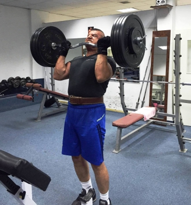  البطل العالمي افرام زنبيل الى بريطانيا للاطلاع على التجهيزات في عالم مصارعة الذراعين