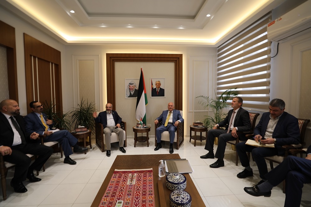 "الاقتصاد" وجمعية رجال الاعمال تبحثان سبل تعزيز صمود القطاع الخاص