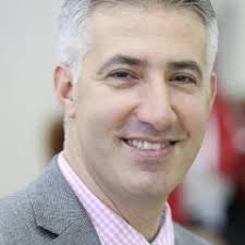 عميد كلية الطب في " العربية الامريكية" أ.د.مالك زين يرشح للعضوية الكاملة في جمعية علمية 