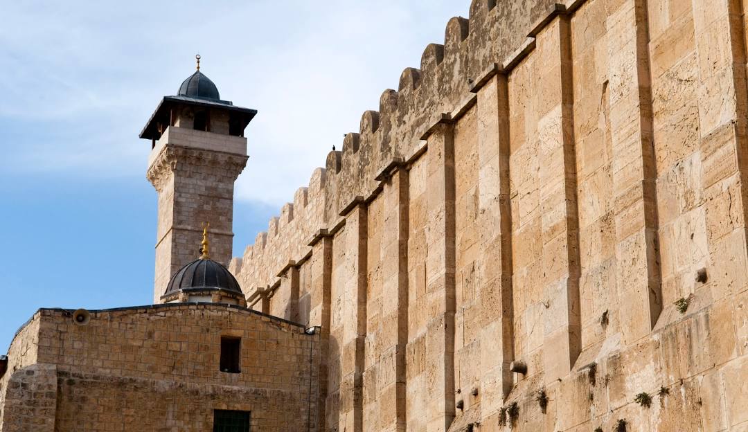 الأوقاف: الاحتلال يضع أقفالاً على جميع أبواب غرف الحرم الإبراهيمي