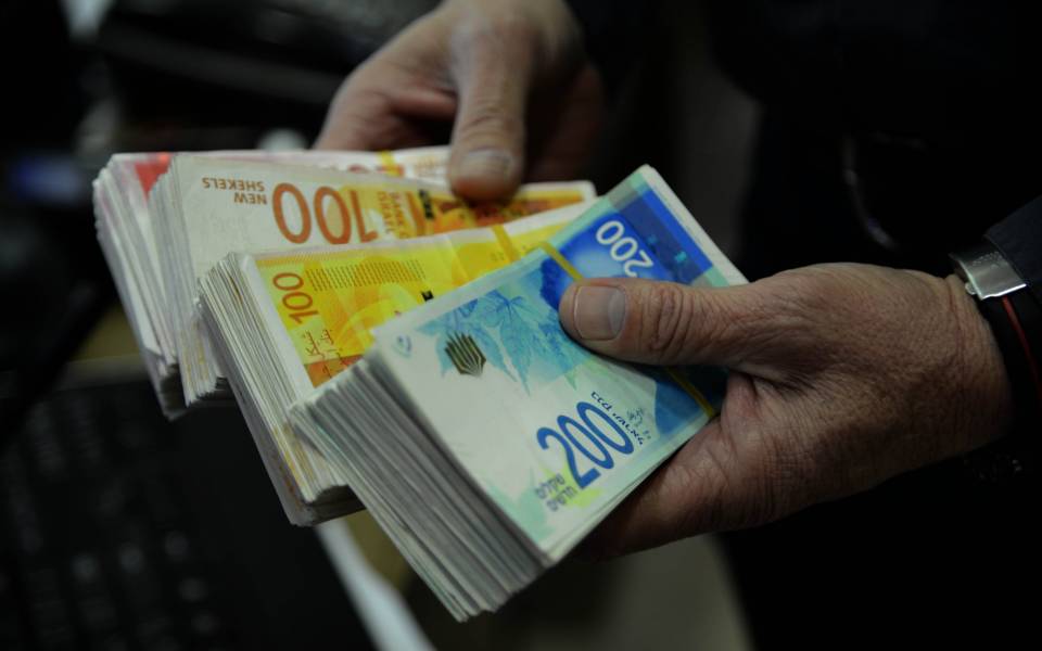 اسرائيل تحول جزءا من اموال المقاصلة لوزارة المالية 