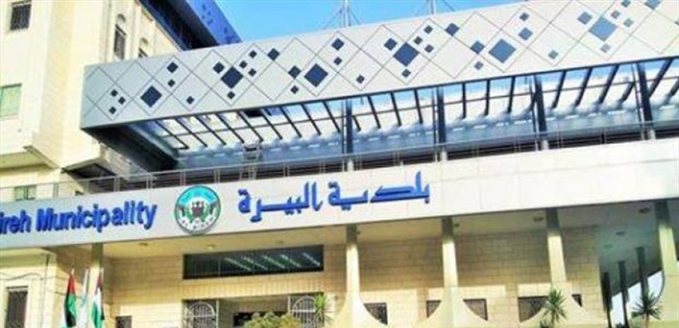 كيف تعامل رئيس بلدية البيرة مع اصحاب بنايات تلقوا اخطارات من الاحتلال بوقف العمل فيها ؟