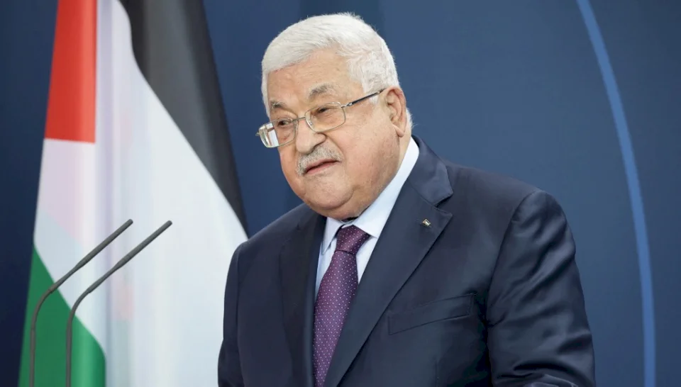 الرئيس يصل مصر ويعقد لقاء قمة مع السيسي 
