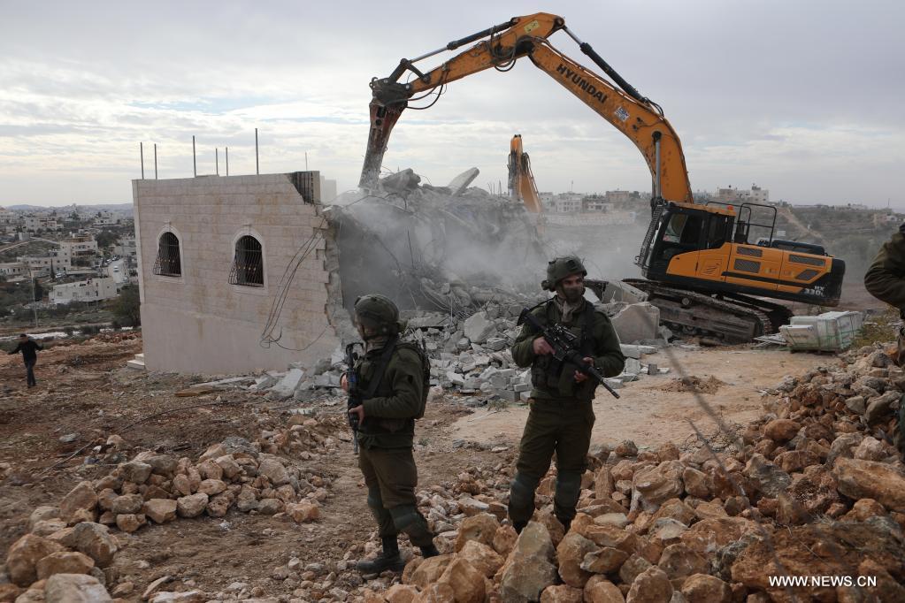 هدم منزل ببلدة فرعون والاستيلاء على ارض في بيتا