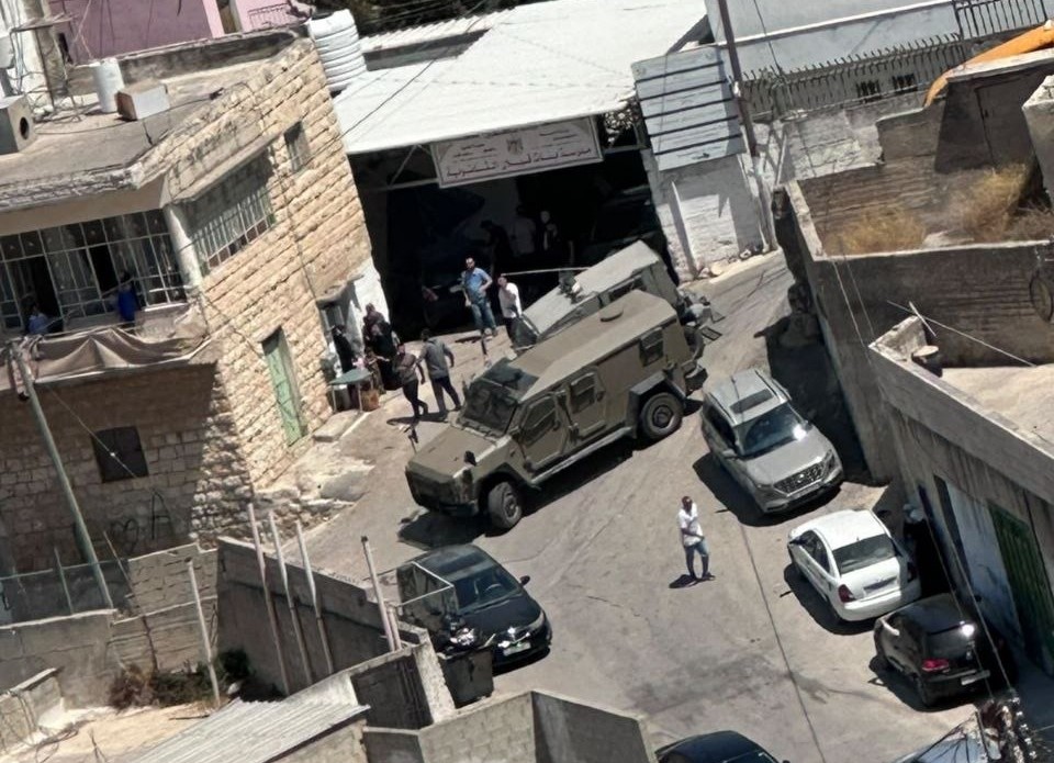 إصابة شاب برصاص الاحتلال  وآخرين بالاختناق خلال اقتحام  قبلان