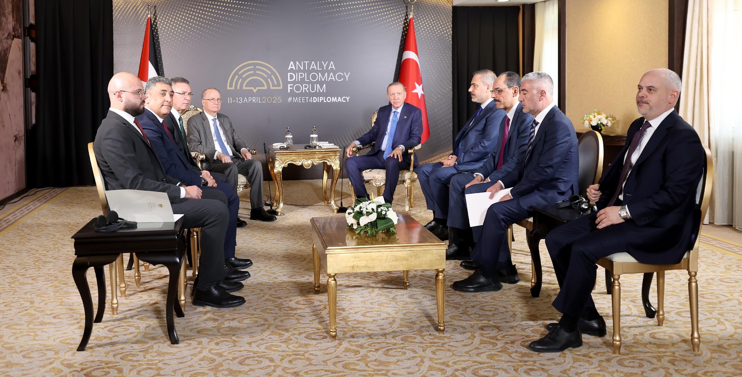 الرئيس التركي يستقبل رئيس الوزراء محمد مصطفى