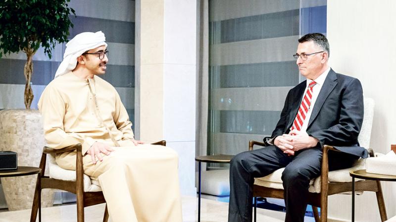 ساعر يلتقي بن زايد في ابو ظبي ويبحث معه عدة قضايا