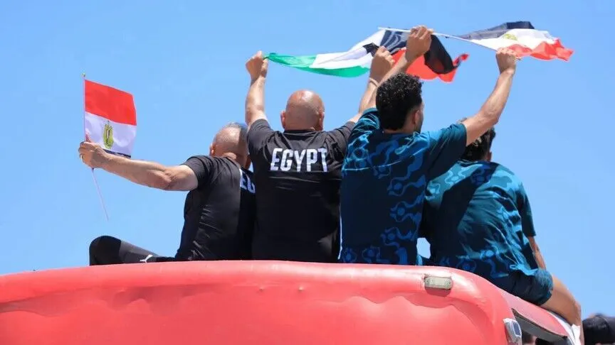 علم فلسطين يتصدر استقبال منتخب مصر بعد عودته من المونديال