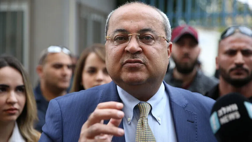 إسرائيل تمنع  الطيبي  من زيارة الدكتور أبو صفية